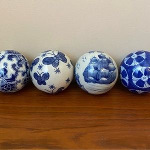 ☘️VTG Set of Porcelain Blue & White Carpet Balls